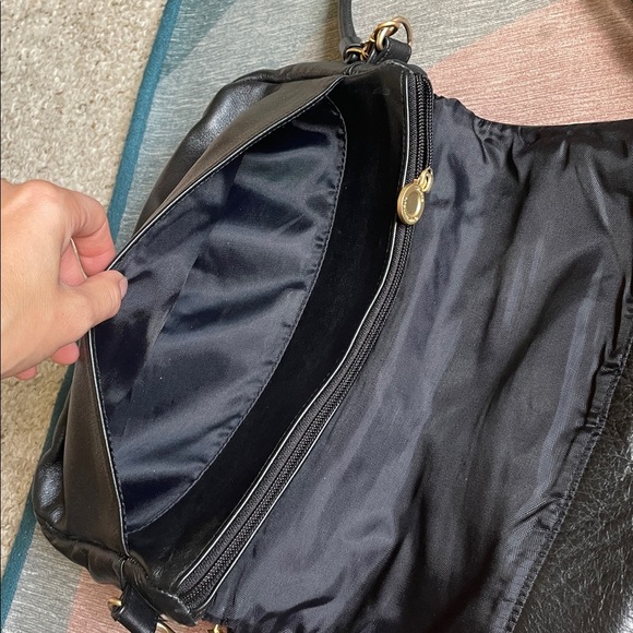 Stone Mountain Elegant Black Leather Shoulder Bag - Picture 5 of 9